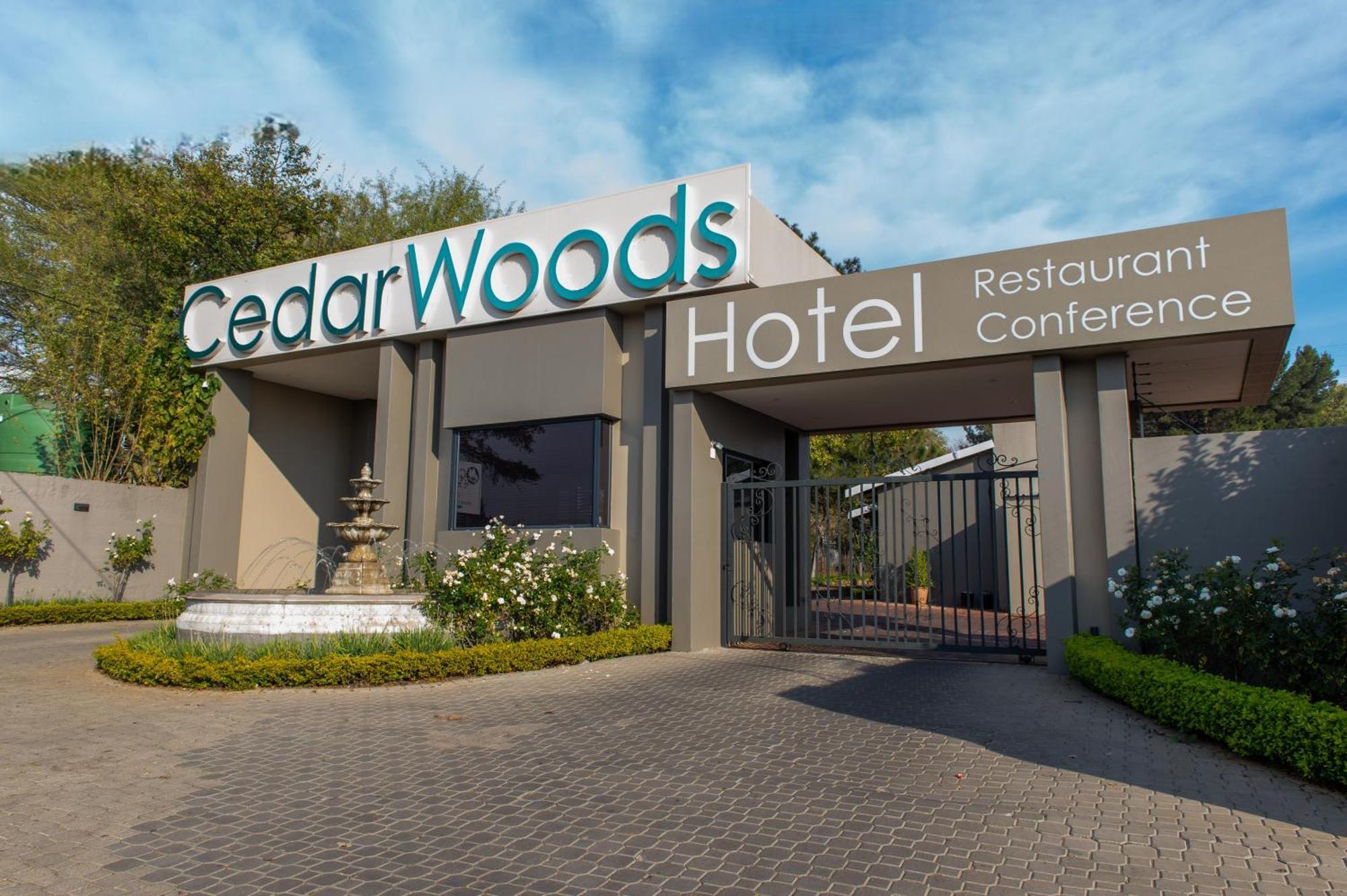 เซดาร์ วู้ดส์ ออฟ แซนด์ตัน โฮเต็ล Hotel ภายนอก รูปภาพ