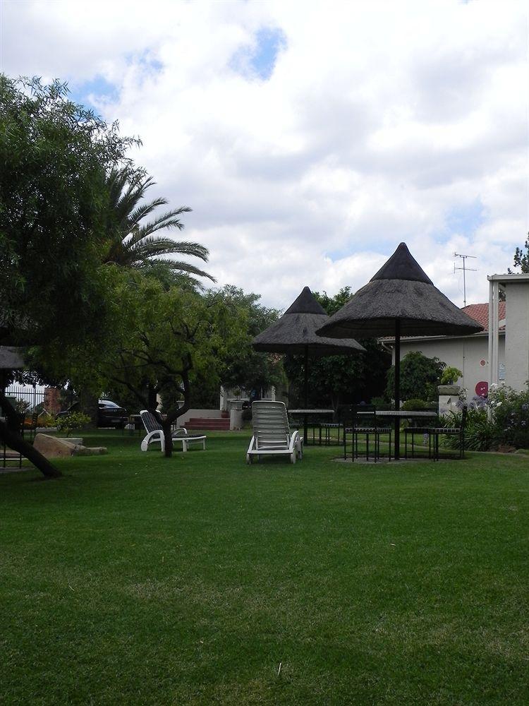เซดาร์ วู้ดส์ ออฟ แซนด์ตัน โฮเต็ล Hotel ภายนอก รูปภาพ