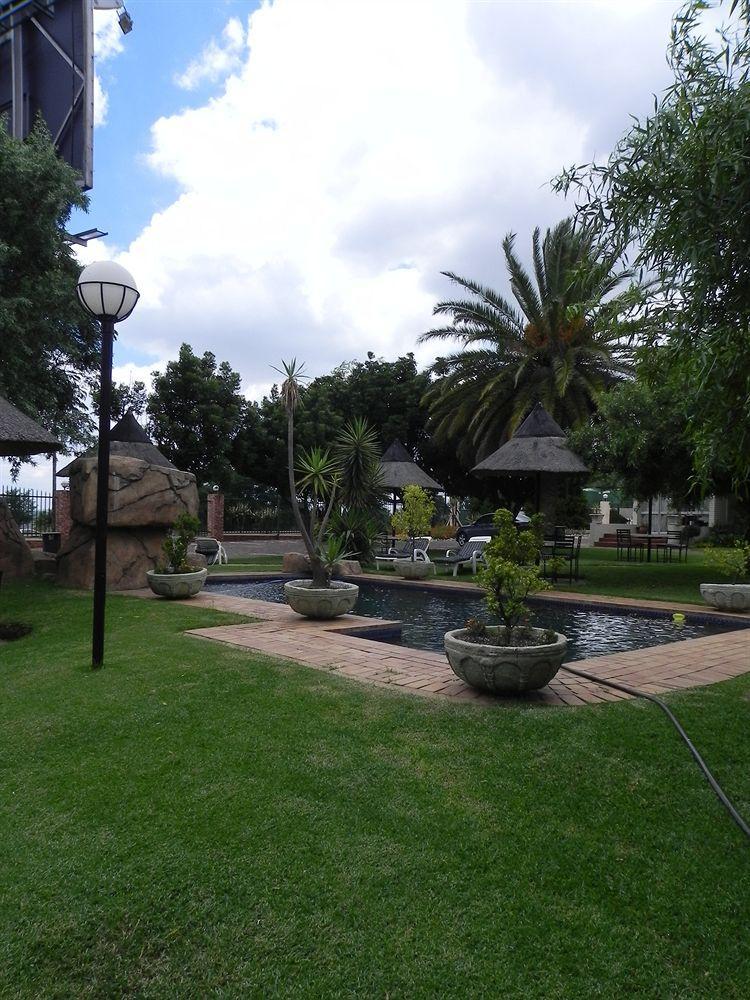 เซดาร์ วู้ดส์ ออฟ แซนด์ตัน โฮเต็ล Hotel ภายนอก รูปภาพ