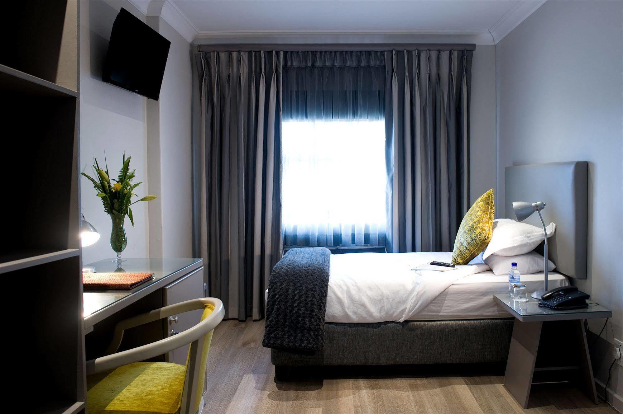 เซดาร์ วู้ดส์ ออฟ แซนด์ตัน โฮเต็ล Hotel ภายนอก รูปภาพ
