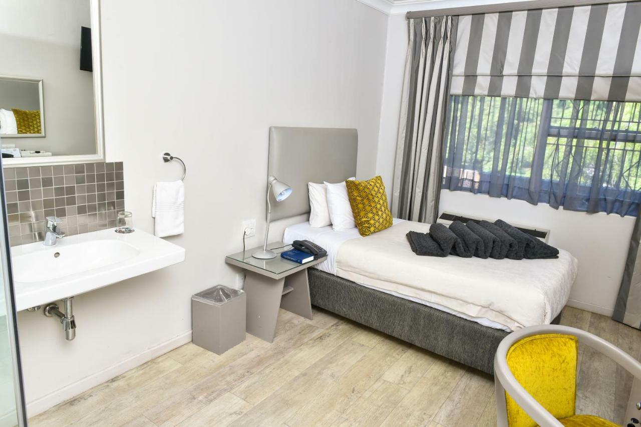 เซดาร์ วู้ดส์ ออฟ แซนด์ตัน โฮเต็ล Hotel ภายนอก รูปภาพ