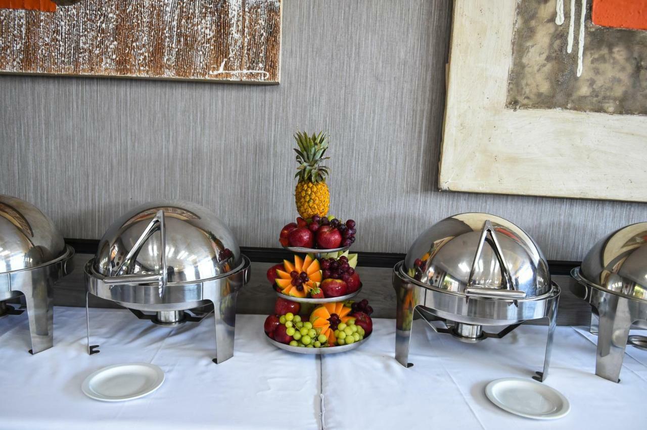 เซดาร์ วู้ดส์ ออฟ แซนด์ตัน โฮเต็ล Hotel ภายนอก รูปภาพ